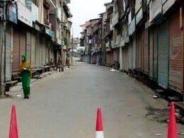 कश्मीर घाटी में अखबारों पर रोक लगाने को लेकर बड़गाम के एसपी का तबादला कश्मीर घाटी में अखबारों पर रोक लगाने को लेकर बड़गाम के एसपी का तबादला