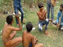 कर्नाटक : कपड़े उतारकर 3 स्कूली छात्रों की बेरहमी से पिटाई, पुलिस और स्कूल को नोटिस कर्नाटक : कपड़े उतारकर 3 स्कूली छात्रों की बेरहमी से पिटाई, पुलिस और स्कूल को नोटिस