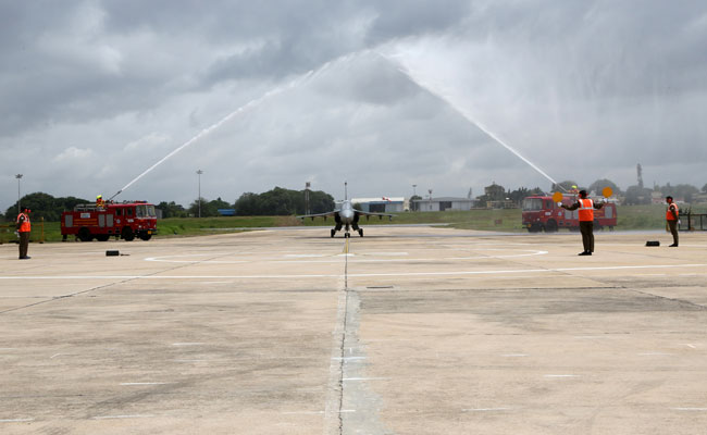 भारतीय वायुसेना में शामिल हुआ देश में निर्मित तेजस लड़ाकू विमान