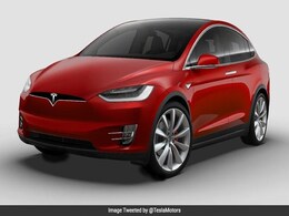 टेस्ला के 'ऑटोपायलट मोड' का इस्तेमाल करते हुए एक ड्राइवर की मौत टेस्ला के 'ऑटोपायलट मोड' का इस्तेमाल करते हुए एक ड्राइवर की मौत