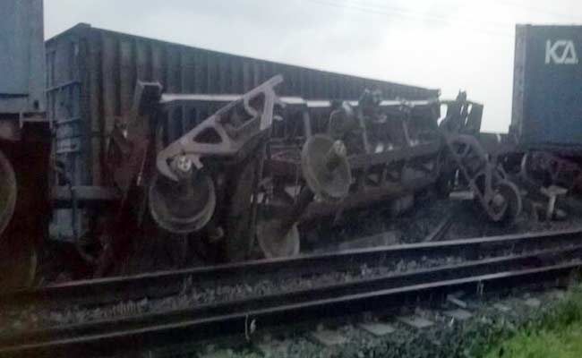 महाराष्ट्र : डहाणू के पास मालगाड़ी के 11 डिब्बे पटरी से उतरे, गुजरात से मुंबई आने वाली कई ट्रेनें रद्द