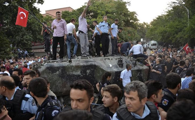 तुर्की में तख्तापलट की कोशिश युद्ध और बम धमाकों से पस्त हालात का नतीजा