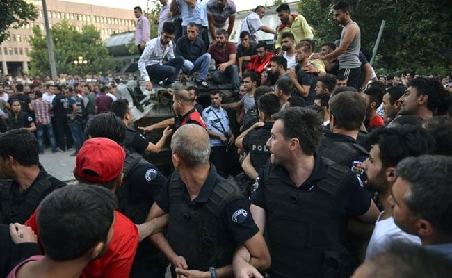 As Some Turkish Soldiers Surrender, Pro-Coup Faction Says Still Fighting