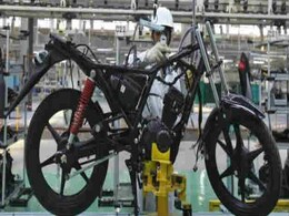 टू व्हीलर्स पर पड़ा महंगाई का असर, कम हो गई है डिमांड टू व्हीलर्स पर पड़ा महंगाई का असर, कम हो गई है डिमांड