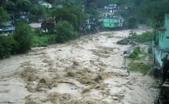 उत्तराखंड में बारिश का कहर जारी, बादल फटने से कई मकान मिट्टी में दबे