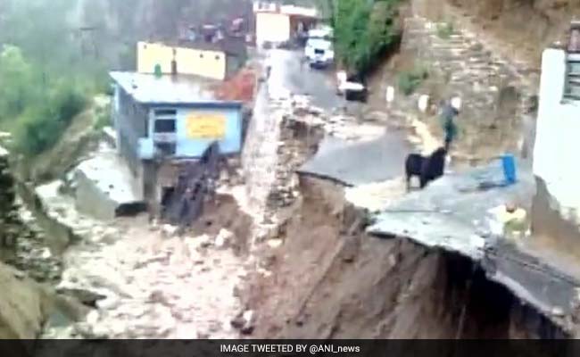 उत्तराखंड में बाढ़ : काली नदी में पानी खतरे के निशान के करीब, कई जगह हाईवे बंद