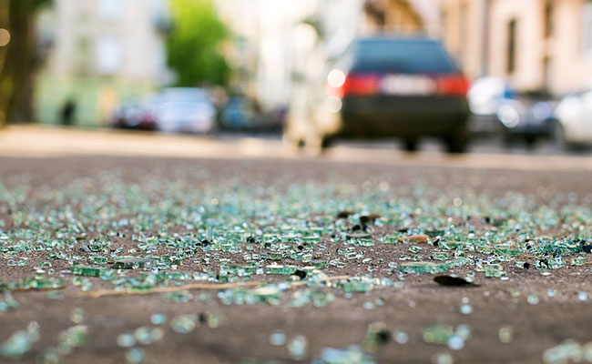 दर्दनाक हादसा: ग्रेटर नोएडा में ट्रक और कार की टक्कर में 5 की मौत, 5 घायल