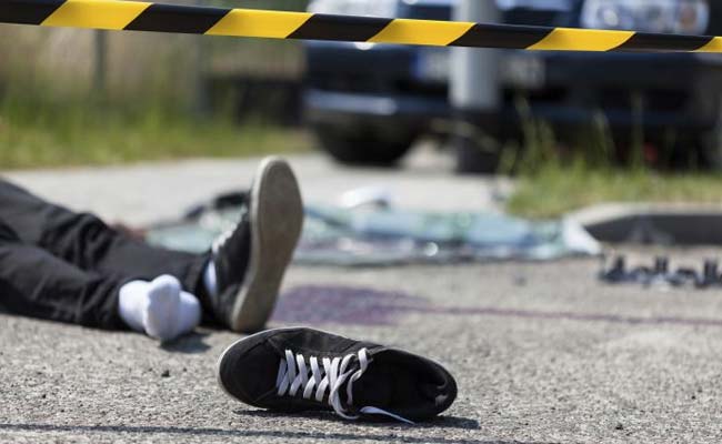 दो जगहों पर ट्रक से टकराई स्कार्पियो और बाइक, छह लोगों की मौत