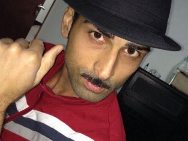 Akshay Dogra Caught in Fire Mishap on <I>Waaris</i> Sets. He is Safe