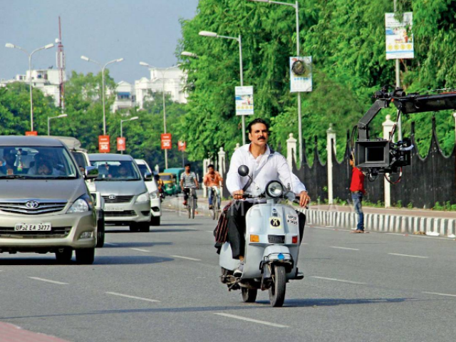 Akshay Kumar Tweets Pic of His 'Jolly Good Time' at Lucknow Rail Station