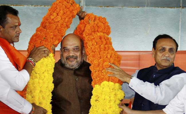 गुजरात : सूरत में पाटीदारों का एक गुट करेगा अमित शाह को सम्मानित, विरोध के स्वर भी मुखर