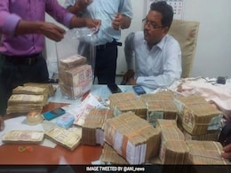 Rs 99 Lakh, Gold Biscuits Found From Dead Passenger's Bag Rs 99 Lakh, Gold Biscuits Found From Dead Passenger's Bag