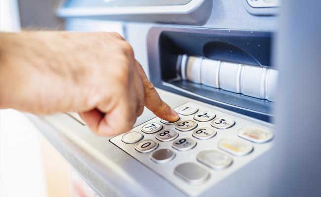 दक्षिण पूर्वी दिल्ली के आली गांव में चोरों ने SBI का ATM उखाड़ा
