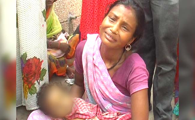 सरकारी अस्पताल में हर कदम पर इलाज के लिए पैसे मांगे गए : बच्चे को खोने वाले माता-पिता