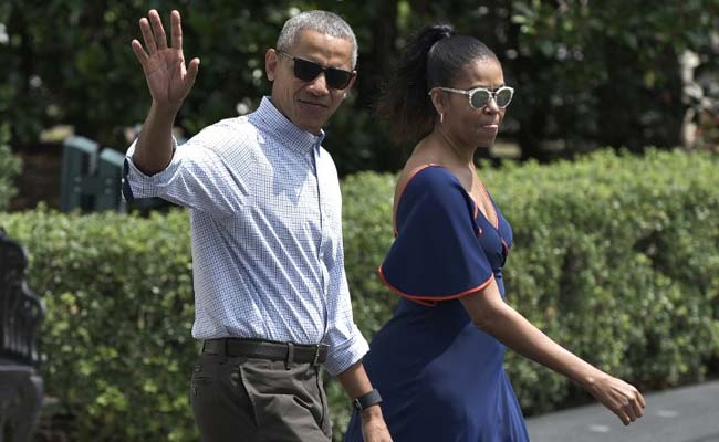 Obamas Head To Martha's Vineyard For Summer Vacation