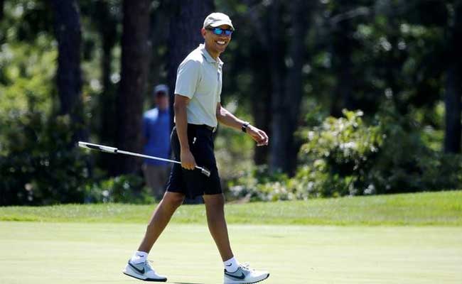 Barack Obama Keeps Unusually Late Hours On Vineyard Vacation