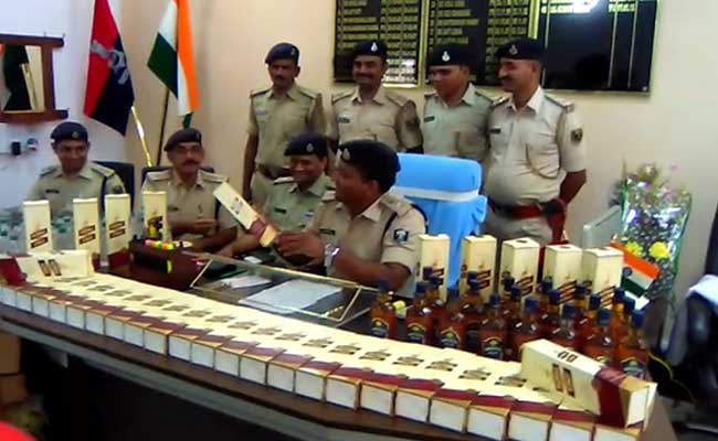 बिहार में शराब से भरे 160 कार्टन के साथ दो गिरफ्तार
