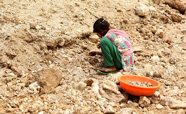 झारखंड : कोडरमा में अवैध अभ्रक खदान धंसने से 4 मजदूरों की मौत, 2 घायल