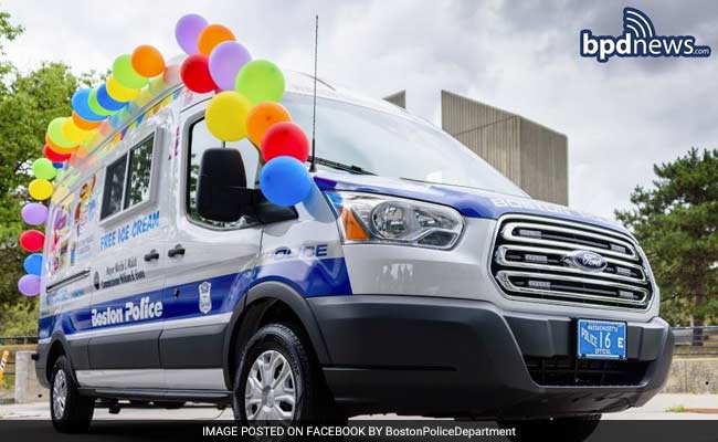 This Citys Cops Now Have an Ice Cream Truck. It Hands Out Free Dessert