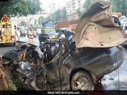 28-Year-Old Man Killed, 2 Injured As SUV Crashes Into 3 Trucks In South Delhi's Mehrauli 28-Year-Old Man Killed, 2 Injured As SUV Crashes Into 3 Trucks In South Delhi's Mehrauli