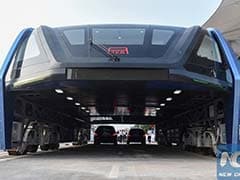 China Tests Huge Straddle Bus Which Allows Cars To Pass Beneath