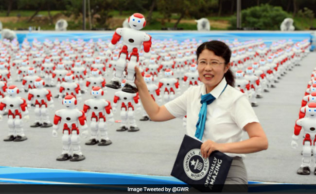 Over 1000 Dancing Robots Set Guinness Record In China