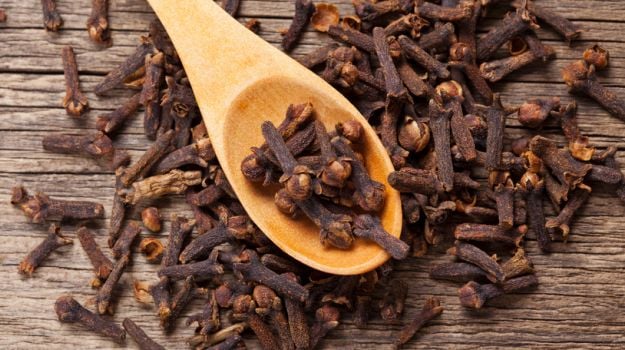 World Sleep Day 2019: These Desi Clove (Laung) Home Remedies May Help You Sleep Better