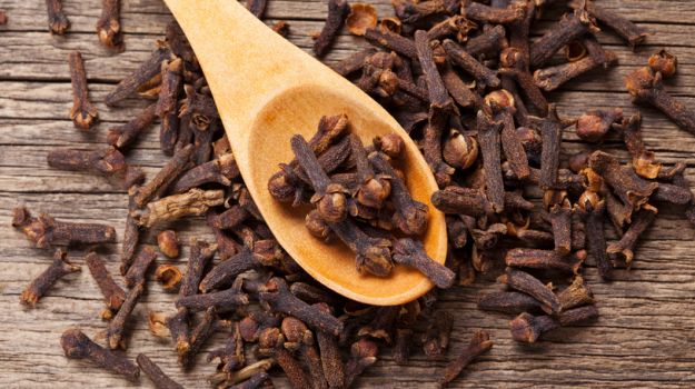 World Sleep Day 2019: These Desi Clove (Laung) Home Remedies May Help You Sleep Better