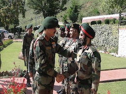 सेना प्रमुख दलबीर सिंह ने किया कश्मीर में एलओसी का दौरा, सुरक्षा का जायजा लिया सेना प्रमुख दलबीर सिंह ने किया कश्मीर में एलओसी का दौरा, सुरक्षा का जायजा लिया