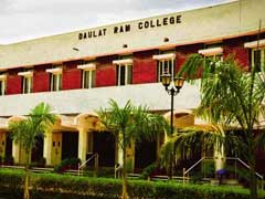 Delhi University's Daulat Ram College Teachers, Students Stage Protest
