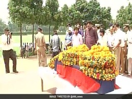 Homage Paid To Delhi Police Constable Shot Dead By Robbers Homage Paid To Delhi Police Constable Shot Dead By Robbers