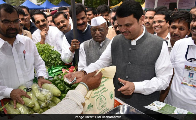 Devendra Fadnavis Goes Shopping, Buys Veggies For Rs 200