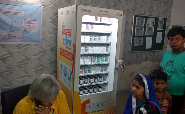 दिल्ली में अब दवाओं का एटीएम, पर्ची दिखाओ-दवा पाओ