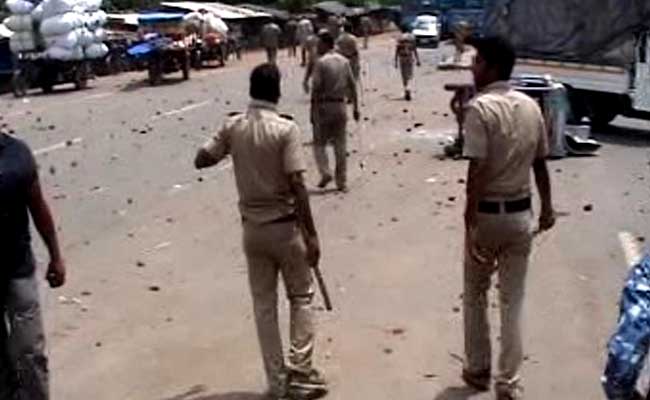1 Killed, Several Hurt As Police, Protesters Clash Over Electricity In Bengal
