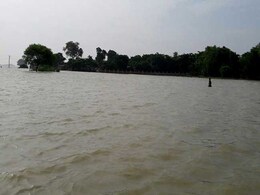 'लोकनायक' जयप्रकाश का गांव सिताब दियरा बाढ़ में डूबा, ग्रामीणों ने लगाई मदद की गुहार 'लोकनायक' जयप्रकाश का गांव सिताब दियरा बाढ़ में डूबा, ग्रामीणों ने लगाई मदद की गुहार