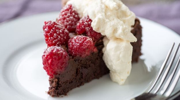 Flourless Chocolate Cake: How to Bake This Fudgy and Gluten Free Dessert