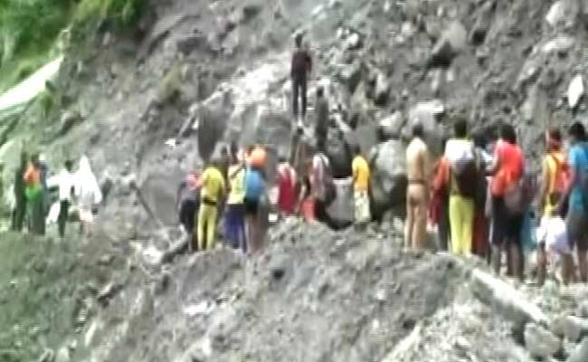 उत्तराखंड में जारी भारी बारिश के चलते गंगोत्री हाइवे 72 घंटों से बंद, लोग परेशान