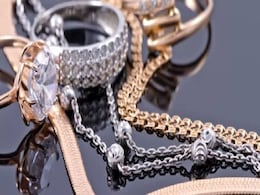 Gold Silver Price Today: सोने के दामों में गिरावट- चांदी में बढ़ोतरी, जानें आपके शहर में क्या है भाव Gold Silver Price Today: सोने के दामों में गिरावट- चांदी में बढ़ोतरी, जानें आपके शहर में क्या है भाव