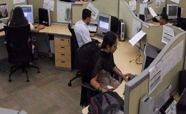 LIVE: यूपी सरकार ने 68 हजार से ज्&zwj;यादा कर्मचारियों की सैलरी कर दी होल्ड, ये है वजह