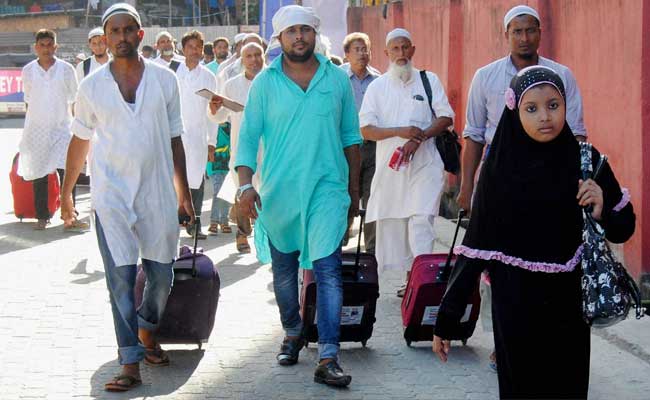 10% Of Haj Pilgrimage Applications Online: Mukhtar Abbas Naqvi