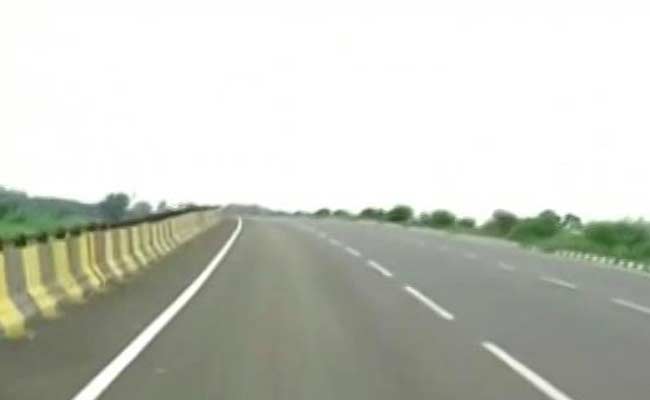 पिता बनने को दुनिया का सबसे अच्छा अनुभव बताने वाला बच्चों को लेकर पुल से कूदा