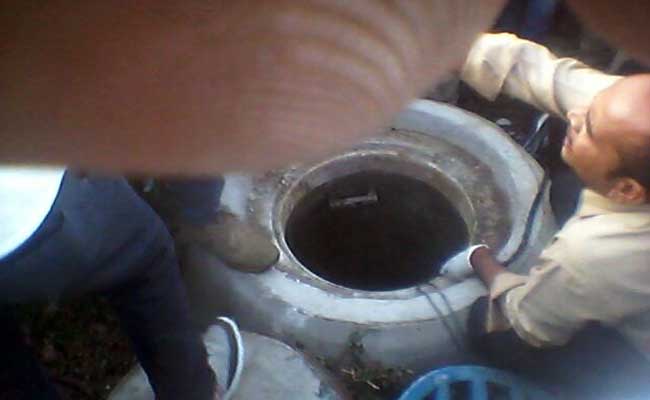 4 Labourers Die After Getting Trapped In Manhole In Hyderabad