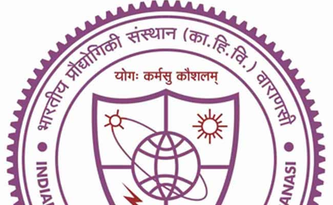 IIT BHU के छात्र ने की आत्महत्या, दरवाजा खोलते ही घबरा गया रूममेट,  माता-पिता का रो-रोकर बुरा हाल | IIT BHU student utkarsh no more, family  members in bad condition - Hindi