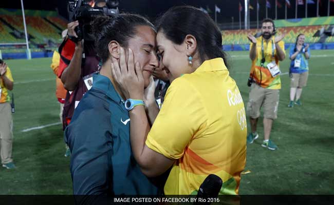 Olympic Women's Rugby Player Gets Engaged To Girlfriend On The Field