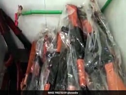 नदी के रास्ते PoK से हथियारों का जखीरा लाने की फिराक़ में थे आतंकी, सेना ने किया नाकाम नदी के रास्ते PoK से हथियारों का जखीरा लाने की फिराक़ में थे आतंकी, सेना ने किया नाकाम