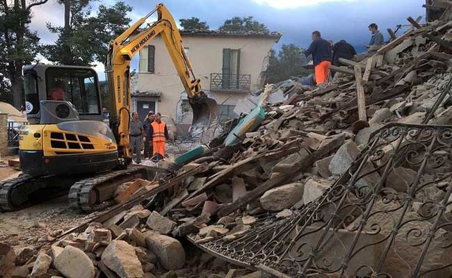 Flags At Half Mast As Italy Mourns Earthquake Deaths