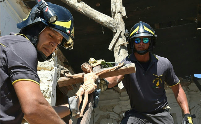 Pope Mulls Italy Quake Visit As Survivors Dig In