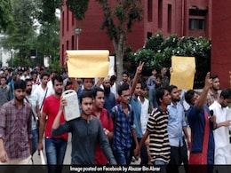 Jamia Millia Islamia Students Protesting Police 'Raids' Call Off Agitation Jamia Millia Islamia Students Protesting Police 'Raids' Call Off Agitation
