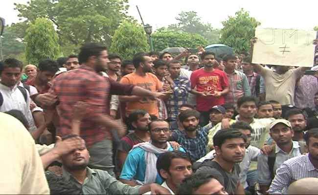 Jamia Millia Islamia Authorities Seek Action Against Cops Over 'Checks'