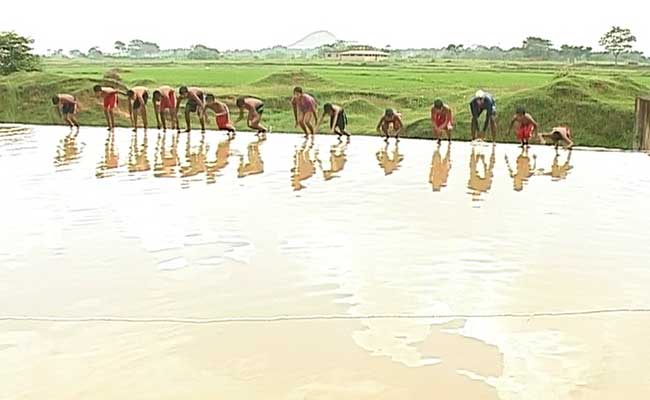 Swimmer Rekha Kumari, 16, Is Practising For The 2020 Olympics. In A Dam.